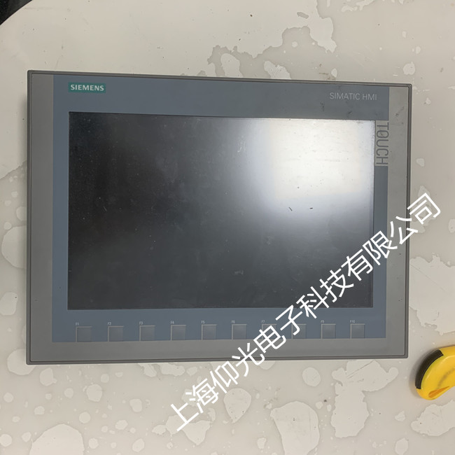 西門(mén)子KTP900觸摸屏上錯(cuò)電導(dǎo)致黑屏維修-仰光電子