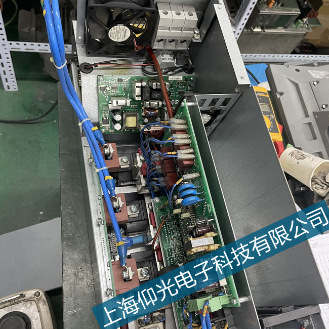 德國Baumuller鮑米勒BUG3伺服驅(qū)動器B203故障哪里可以維修