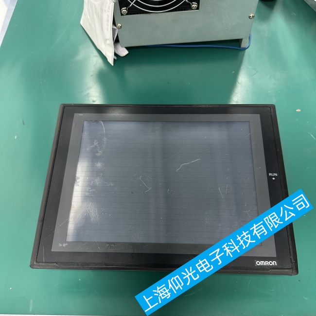 天津歐姆龍觸摸屏NS5-SQ10B-V2卡在開機界面無法繼續(xù)啟動故障維修當天修好