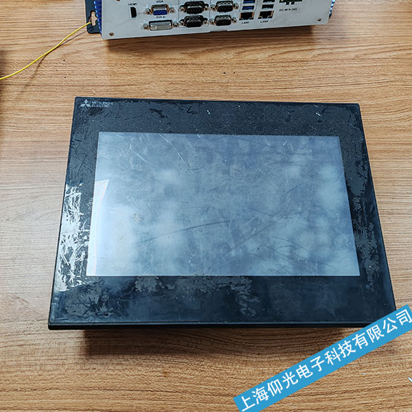 無錫三菱觸摸屏F940G0T-SWD-C白屏故障維修原因-二十年維修經(jīng)驗