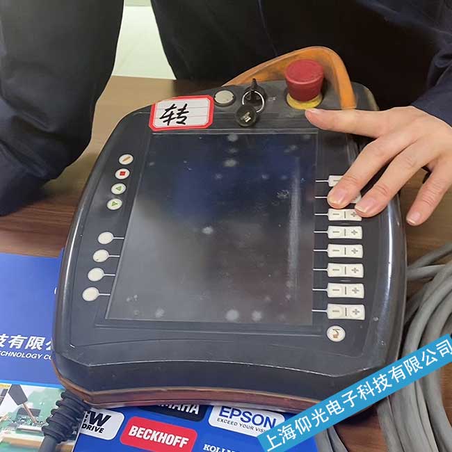 河北庫(kù)卡機(jī)器人示教器進(jìn)不了系統(tǒng)應(yīng)急開關(guān)損壞維修